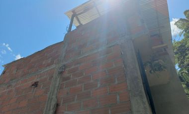 VENTA DE CASA CON SÓTANO Y TERRAZA EN BARBOSA ANTIOQUIA.