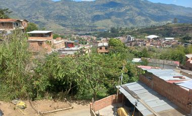 VENTA DE CASA CON SÓTANO Y TERRAZA EN BARBOSA ANTIOQUIA.