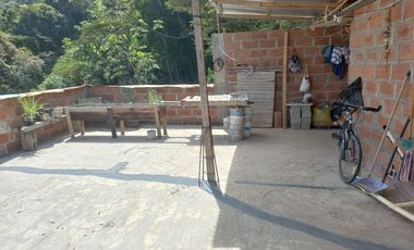 VENTA DE CASA CON SÓTANO Y TERRAZA EN BARBOSA ANTIOQUIA.