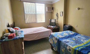 Garzota Se Vende Casa Rentera Dos Locales, 3 Departamentos