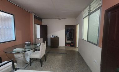 Garzota Se Vende Casa Rentera Dos Locales, 3 Departamentos