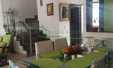 Vendemos hermosa casa de dos pisos y esquinera