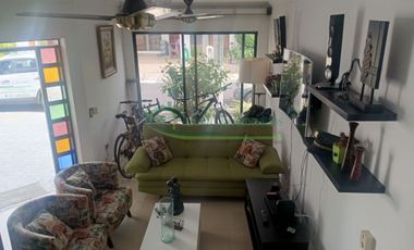 Vendemos hermosa casa de dos pisos y esquinera
