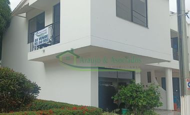 Vendemos hermosa casa de dos pisos y esquinera