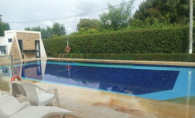 Vendemos hermosa casa de dos pisos y esquinera