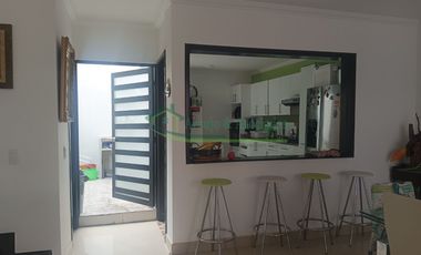 Vendemos hermosa casa de dos pisos y esquinera