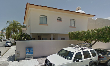 CASA EN VENTA CERCA DE LA PLAYA A PRECIO ECONOMICO (REMATE) - Melchor Ocampo 152, Díaz Ordaz, 48310 Puerto Vallarta, Jal.