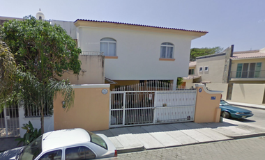 CASA EN VENTA CERCA DE LA PLAYA A PRECIO ECONOMICO (REMATE) - Melchor Ocampo 152, Díaz Ordaz, 48310 Puerto Vallarta, Jal.