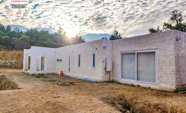 🏠León Propiedades vende casa estilo mediterraneo, en sector Los Naranjos, Curacavi🏠