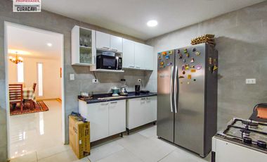 🏠León Propiedades vende casa estilo mediterraneo, en sector Los Naranjos, Curacavi🏠