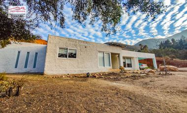 🏠León Propiedades vende casa estilo mediterraneo, en sector Los Naranjos, Curacavi🏠