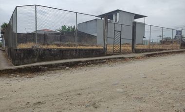 Vendo lote esquinero en la Urb. Pinar del Río, Santo Domingo