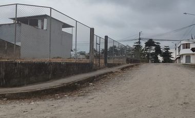 Vendo lote esquinero en la Urb. Pinar del Río, Santo Domingo