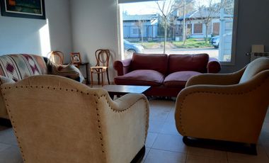 IMPORTANTE CASA DE 3 DORM +QUINCHO+PILETA Y SALON