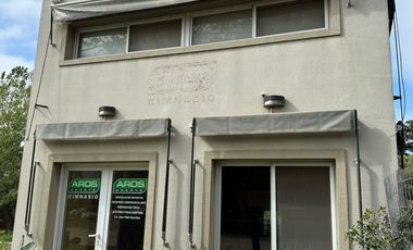 IMPORTANTE CASA DE 3 DORM +QUINCHO+PILETA Y SALON