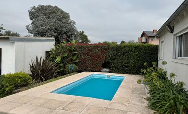 IMPORTANTE CASA DE 3 DORM +QUINCHO+PILETA Y SALON