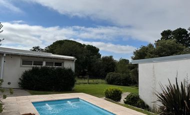 IMPORTANTE CASA DE 3 DORM +QUINCHO+PILETA Y SALON