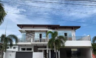 7 Bedroom House with big pool for SALE in Angeles City Pampanga