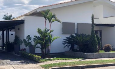 CASA  PARCELACION VALLE DEL RIO JAMUNDI.