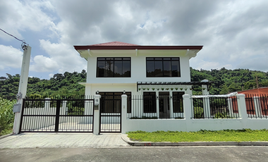 5BR 3 Storey House in Sun Valley Antipolo