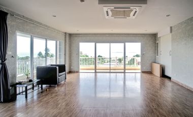 Duplex Penthouse Condo