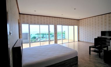 Duplex Penthouse Condo
