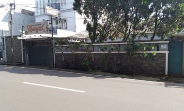 Rumah kost di pinggir jalan raya di Pengadegan Jakarta Selatan