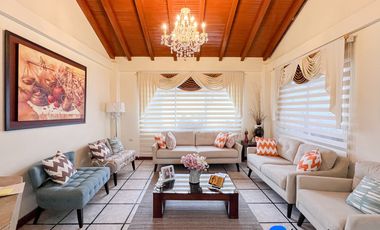 Casa en venta en sector Epoca a pocos metros de la Unidad de Policía y cerca del centro de la ciudad de Loja