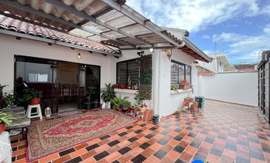 Casa en venta en sector Epoca a pocos metros de la Unidad de Policía y cerca del centro de la ciudad de Loja