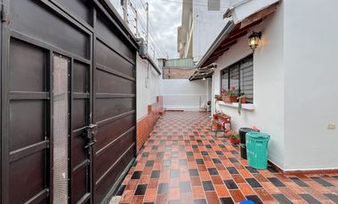 Casa en venta en sector Epoca a pocos metros de la Unidad de Policía y cerca del centro de la ciudad de Loja