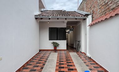 Casa en venta en sector Epoca a pocos metros de la Unidad de Policía y cerca del centro de la ciudad de Loja