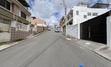 Casa en venta en sector Epoca a pocos metros de la Unidad de Policía y cerca del centro de la ciudad de Loja