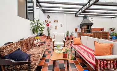 Casa en venta en sector Epoca a pocos metros de la Unidad de Policía y cerca del centro de la ciudad de Loja