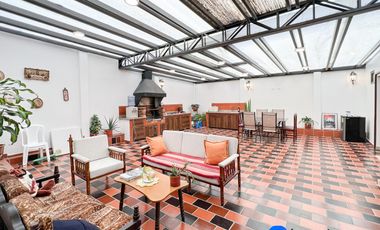 Casa en venta en sector Epoca a pocos metros de la Unidad de Policía y cerca del centro de la ciudad de Loja