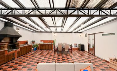 Casa en venta en sector Epoca a pocos metros de la Unidad de Policía y cerca del centro de la ciudad de Loja