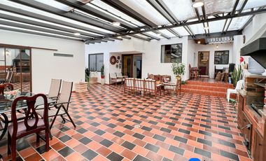 Casa en venta en sector Epoca a pocos metros de la Unidad de Policía y cerca del centro de la ciudad de Loja