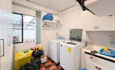 Casa en venta en sector Epoca a pocos metros de la Unidad de Policía y cerca del centro de la ciudad de Loja