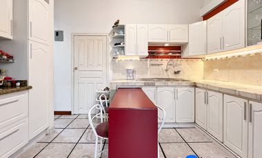 Casa en venta en sector Epoca a pocos metros de la Unidad de Policía y cerca del centro de la ciudad de Loja