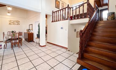 Casa en venta en sector Epoca a pocos metros de la Unidad de Policía y cerca del centro de la ciudad de Loja