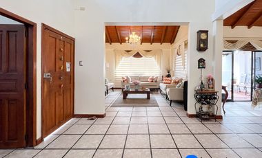 Casa en venta en sector Epoca a pocos metros de la Unidad de Policía y cerca del centro de la ciudad de Loja