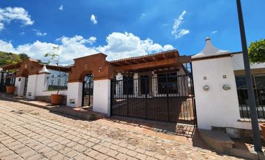 RENTA CASA EN 1 PLANTA, ESTILO COLONIAL MEXICANO