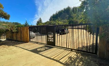 Parcelas de 20.000 m² en entorno natural, con 80% de avance en obras, reglamento de convivencia y bono de preventa en últimos días.