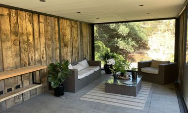 Parcelas de 20.000 m² en entorno natural, con 80% de avance en obras, reglamento de convivencia y bono de preventa en últimos días.