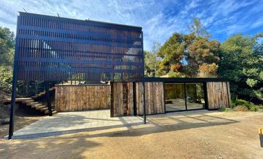 Parcelas de 20.000 m² en entorno natural, con 80% de avance en obras, reglamento de convivencia y bono de preventa en últimos días.