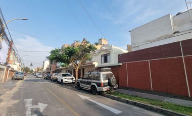 Vendo Casa 3 Pisos en San Miguel
