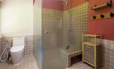 Enchanting Resort-Style Estate: 2 Rai 382 Square wa. Retreat with Multiple Houses in Hang Dong, Chiang Mai - Perfect for Families or a Resort Business