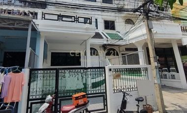 3-storey townhouse for sale, Soi Ratchadaphisek 3, near MRT Rama 9, near Fortune Town/50-TH-66039