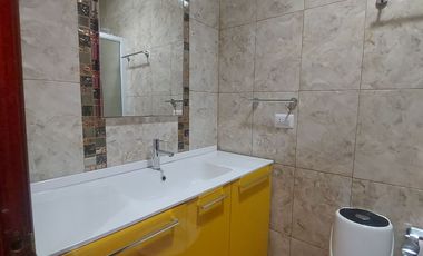 En Machala Sector Patria Nueva Se Vende Linda Casa de Dos Departamentos Comodos, Aplica BIESS, Acabados Importados