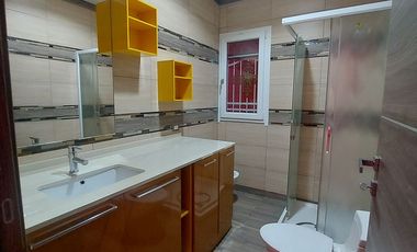 En Machala Sector Patria Nueva Se Vende Linda Casa de Dos Departamentos Comodos, Aplica BIESS, Acabados Importados