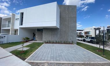 CASA NUEVA EN VENTA EN CAÑADAS DEL ARROYO CON RECÁMARA EN PLANTA BAJA Y ACABADOS DE LUJO